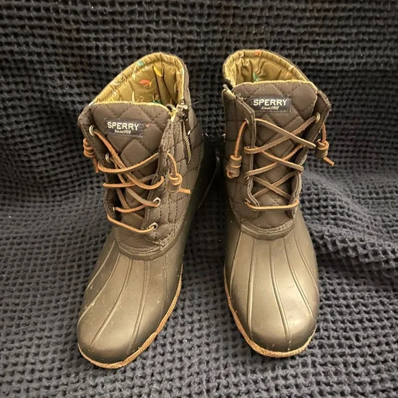 Women sperry boots. Great for cold weather water resistant. Great conditions. - Picture 3 of 4